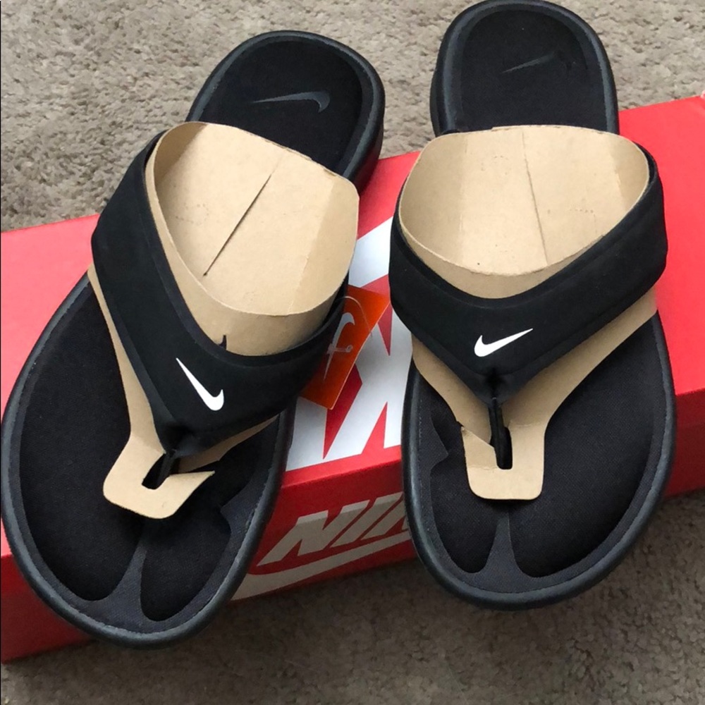 Women’s Nike sandals! Size 7, new.